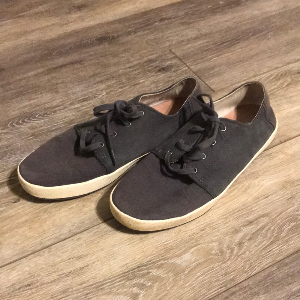 Men’s Toms size 10. EUC!